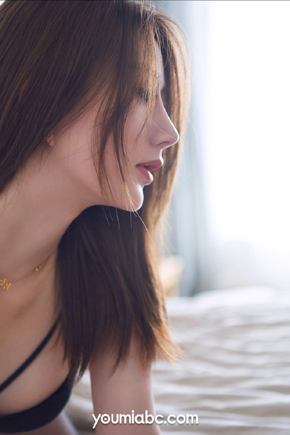 [YouMi尤蜜]Vol.393_嫩模苏小曼私房粉色蕾丝内衣半脱露傲人豪乳极致诱惑写真21P