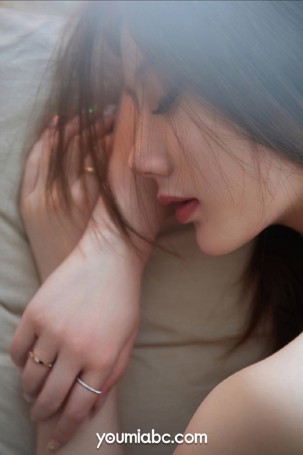 [YouMi尤蜜]Vol.393_嫩模苏小曼私房粉色蕾丝内衣半脱露傲人豪乳极致诱惑写真21P