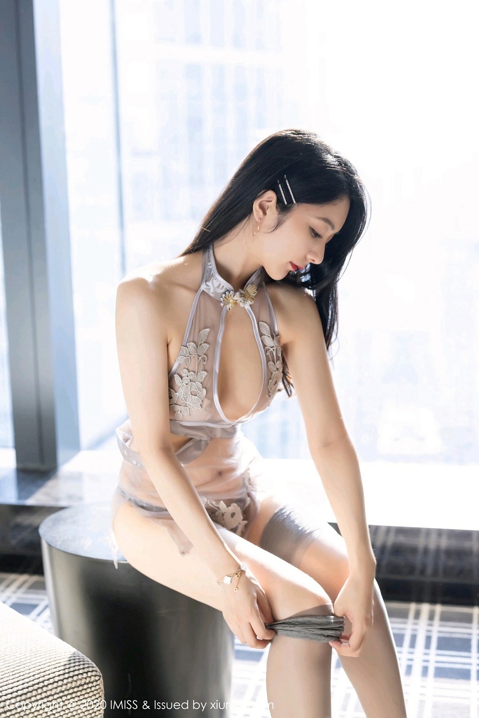 [IMISS爱蜜社]Vol.518_女神Angela小热巴私房轻透灰色内衣配灰丝裤袜完美诱惑写真45P