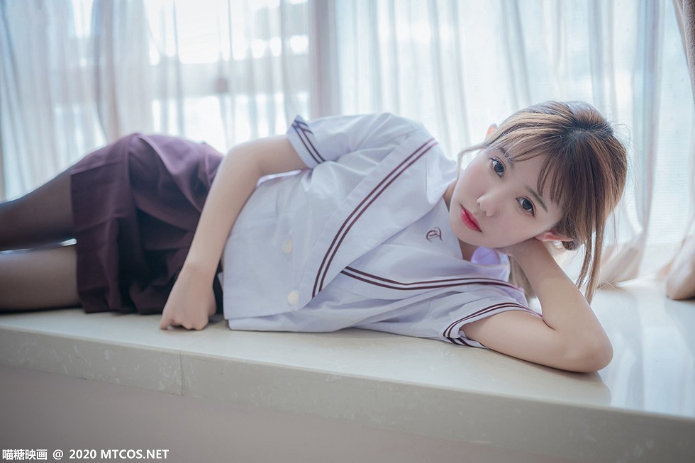 [喵糖映画]JKL.015_JK制服美女私房床上灰色百褶裙配黑丝裤袜秀美腿性感写真45P