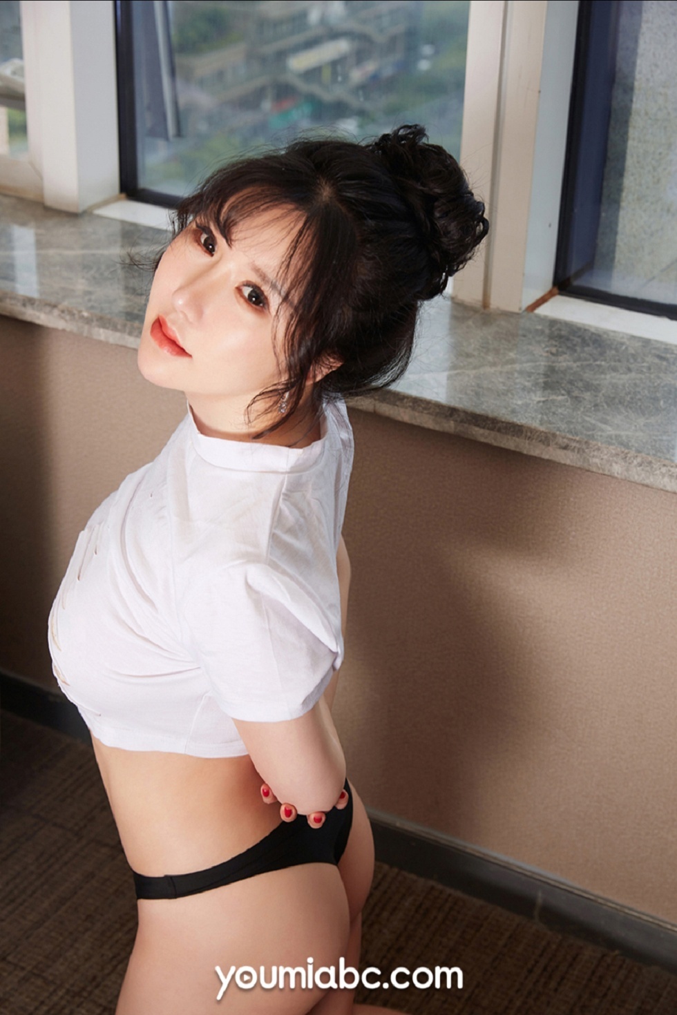 [YouMi尤蜜]Vol.398_嫩模奶熙宝宝私房性感内衣配黑色内裤半脱露豪乳翘臀诱惑写真40P