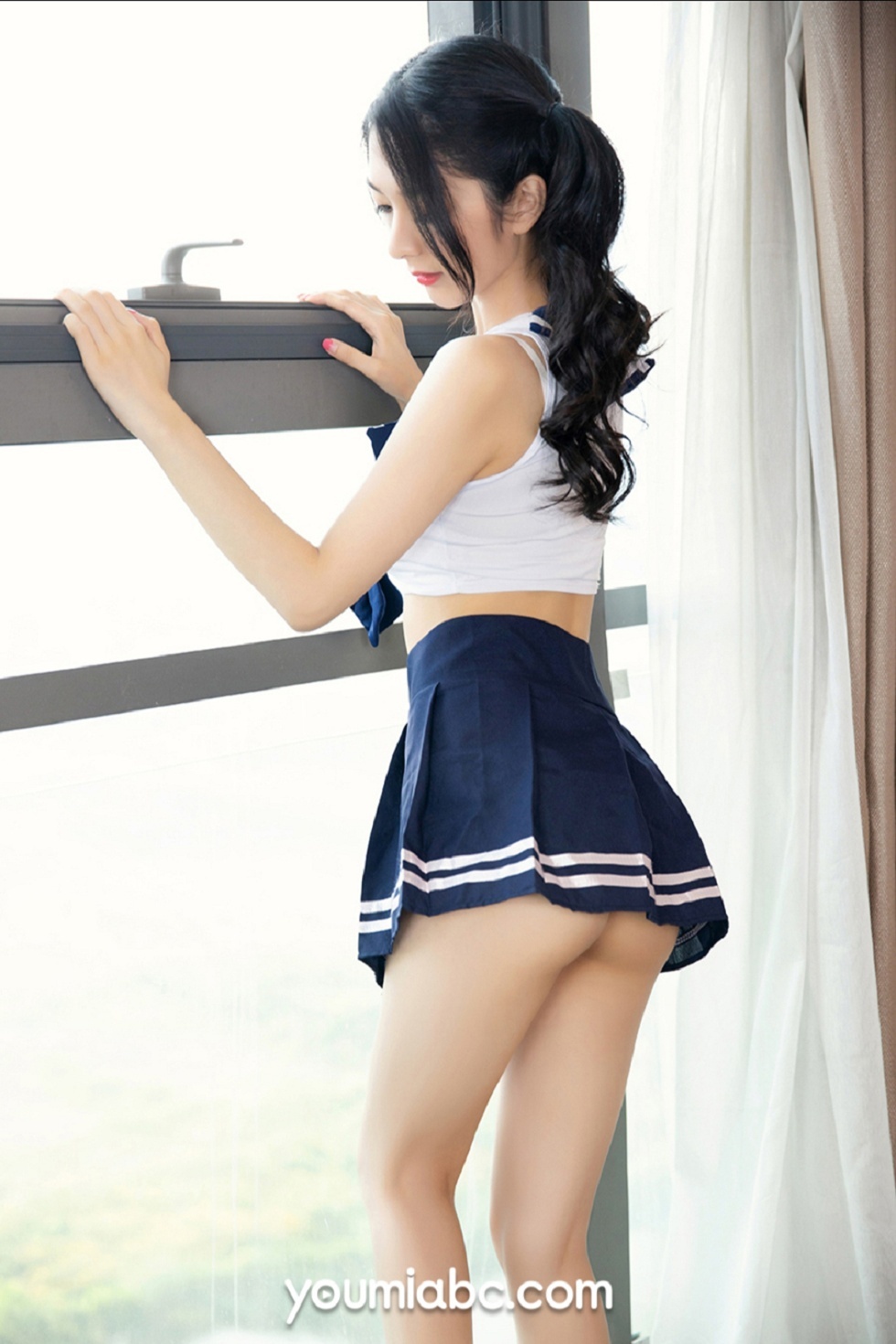 [YouMi尤蜜]Vol.399_嫩模小热巴私房性感水手JK制服半脱露绝色身材迷人诱惑写真26P