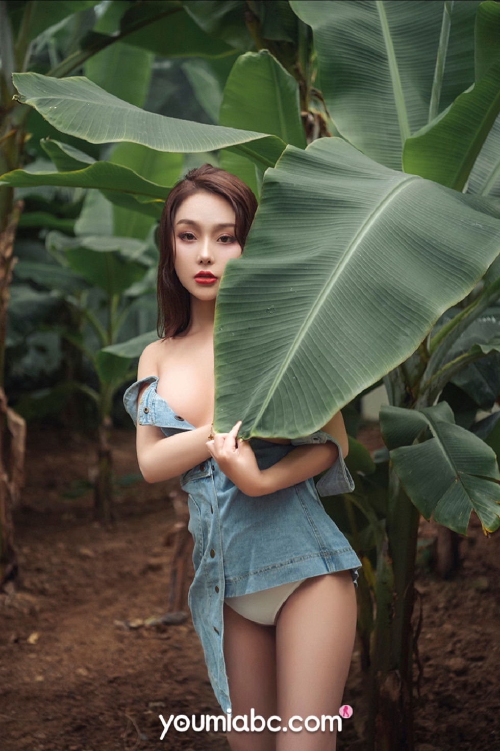 [YouMi尤蜜]Vol.401_嫩模陈圆圆户外牛仔连身裙真空秀火辣身材傲人豪乳诱惑写真26P