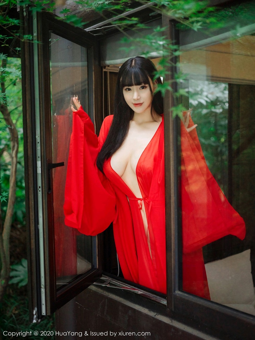 [HuaYang花漾]Vol.310_女神朱可儿Flower杭州旅拍鲜红古典长裙包裹火辣胴体诱惑写真70P