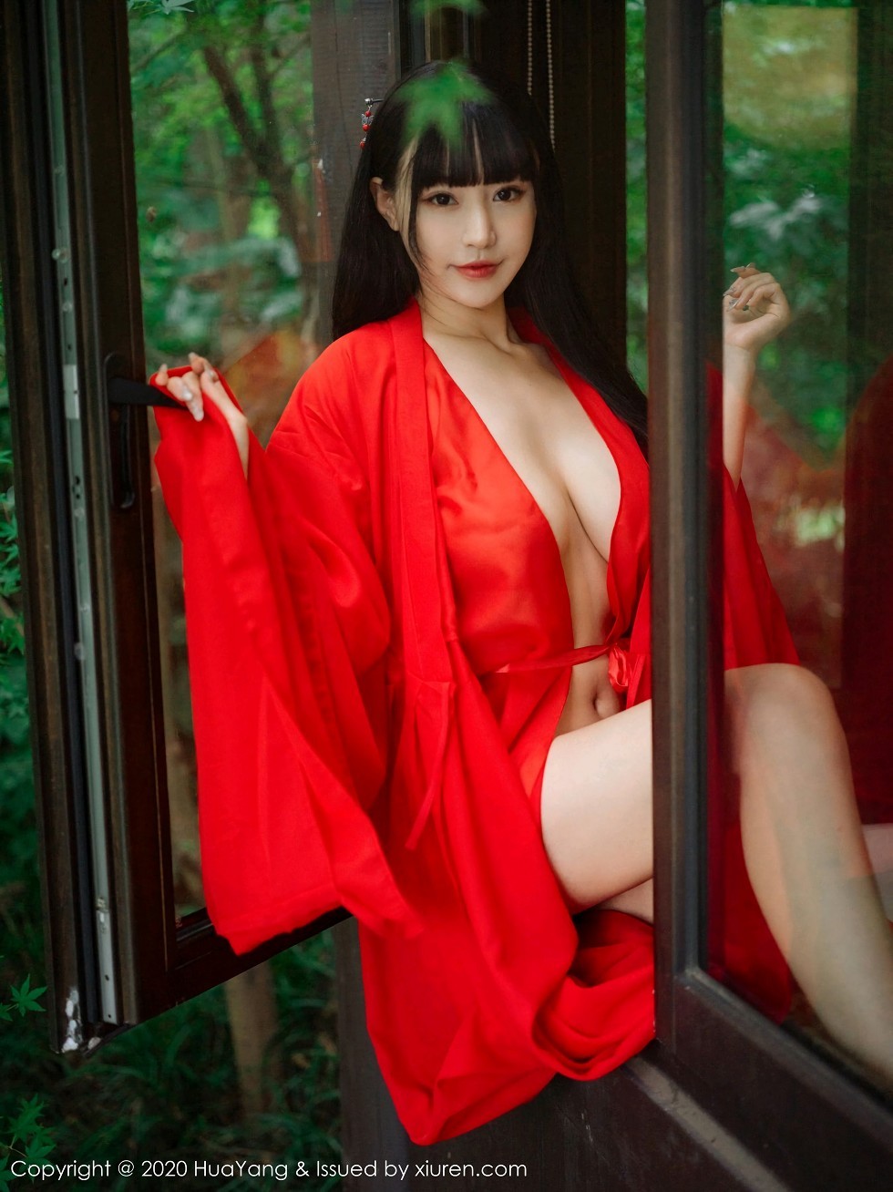 [HuaYang花漾]Vol.310_女神朱可儿Flower杭州旅拍鲜红古典长裙包裹火辣胴体诱惑写真70P