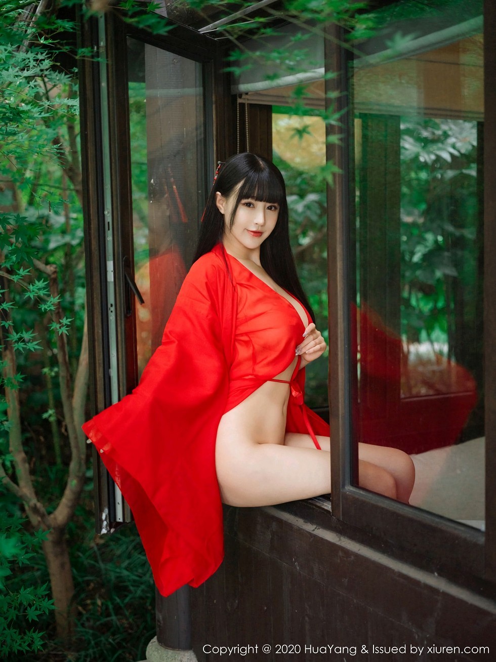 [HuaYang花漾]Vol.310_女神朱可儿Flower杭州旅拍鲜红古典长裙包裹火辣胴体诱惑写真70P