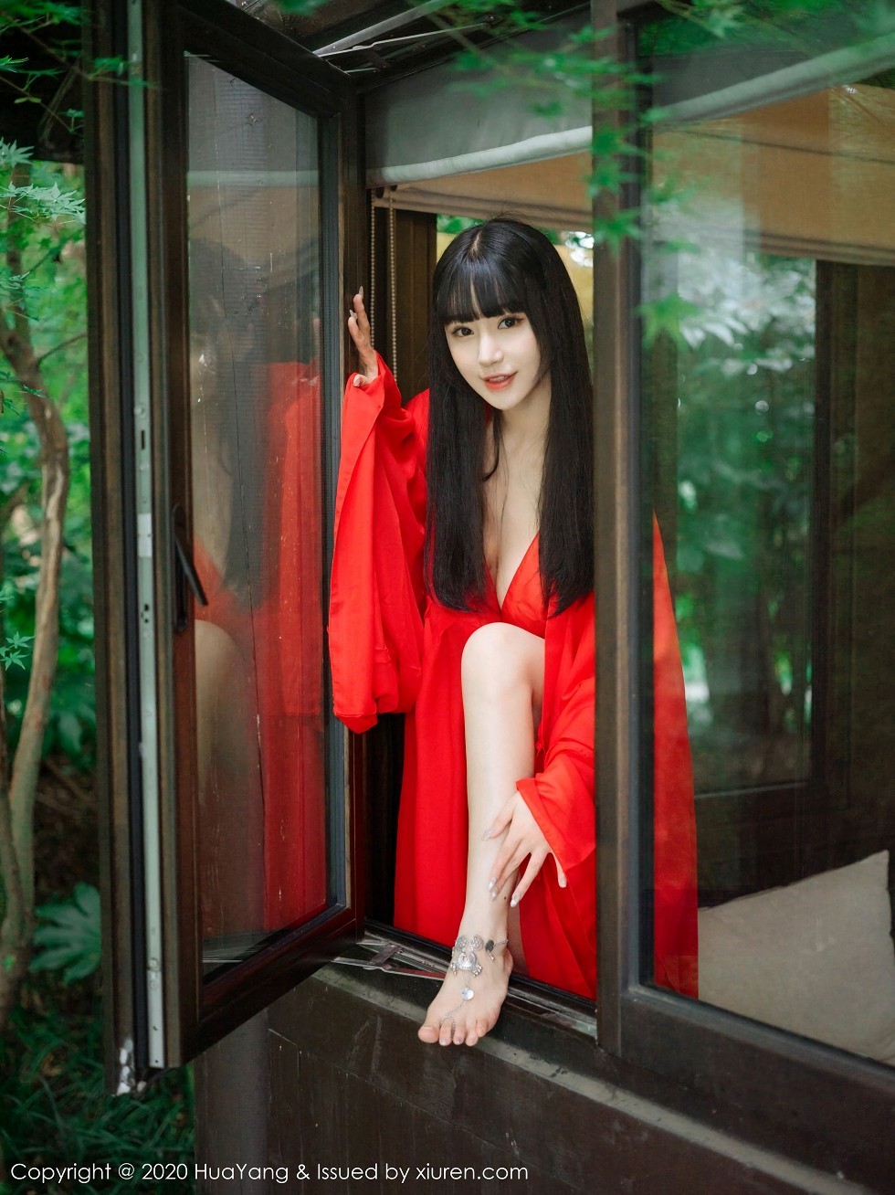 [HuaYang花漾]Vol.310_女神朱可儿Flower杭州旅拍鲜红古典长裙包裹火辣胴体诱惑写真70P