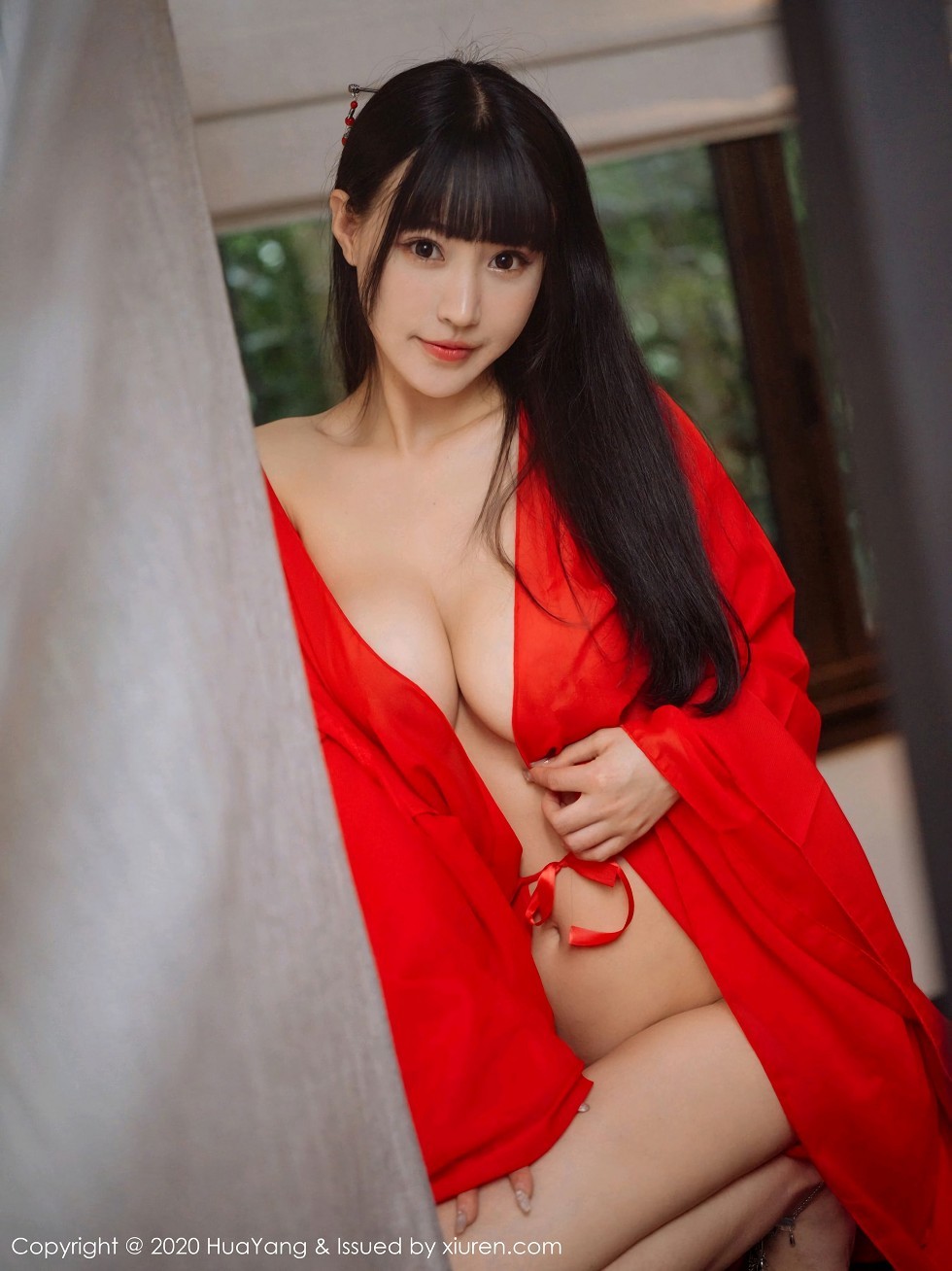 [HuaYang花漾]Vol.310_女神朱可儿Flower杭州旅拍鲜红古典长裙包裹火辣胴体诱惑写真70P