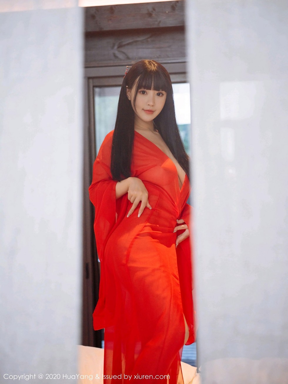 [HuaYang花漾]Vol.310_女神朱可儿Flower杭州旅拍鲜红古典长裙包裹火辣胴体诱惑写真70P