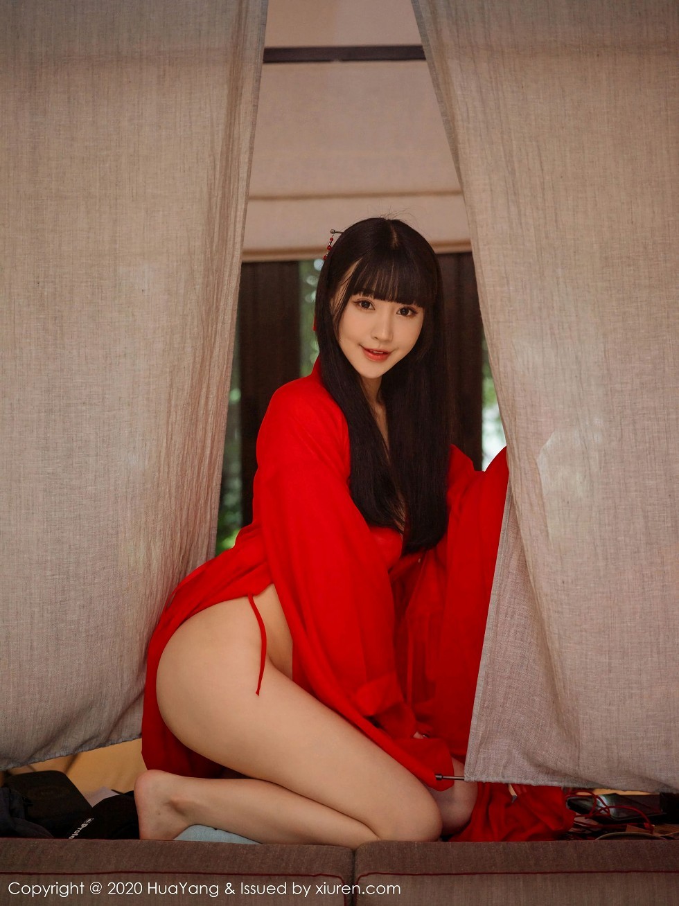 [HuaYang花漾]Vol.310_女神朱可儿Flower杭州旅拍鲜红古典长裙包裹火辣胴体诱惑写真70P