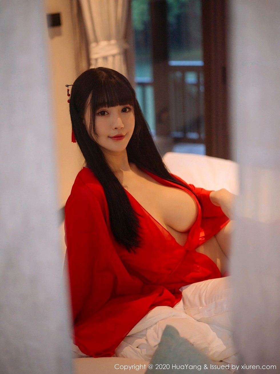 [HuaYang花漾]Vol.310_女神朱可儿Flower杭州旅拍鲜红古典长裙包裹火辣胴体诱惑写真70P