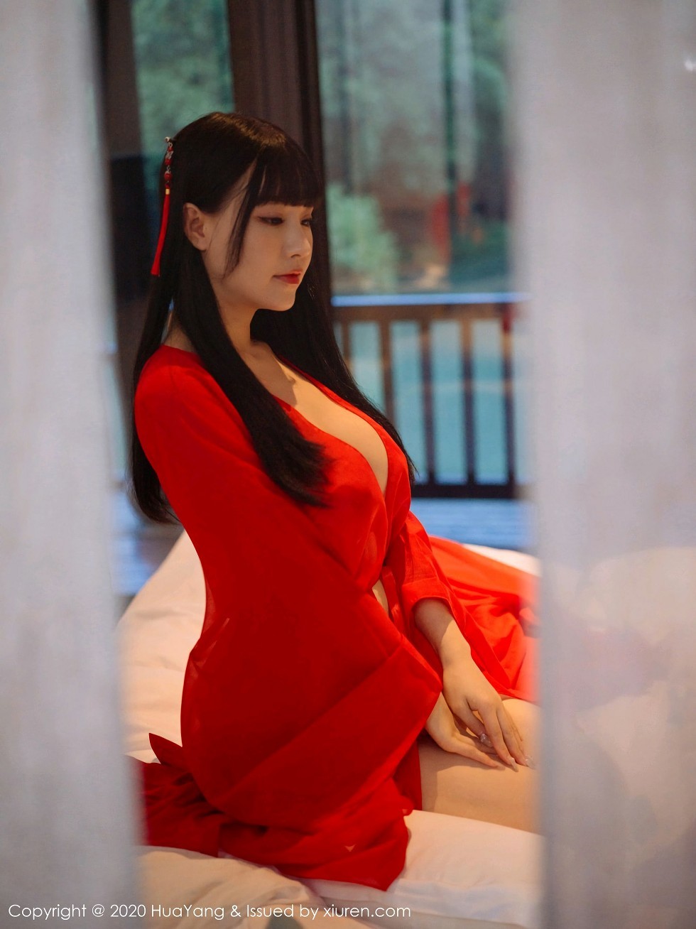 [HuaYang花漾]Vol.310_女神朱可儿Flower杭州旅拍鲜红古典长裙包裹火辣胴体诱惑写真70P