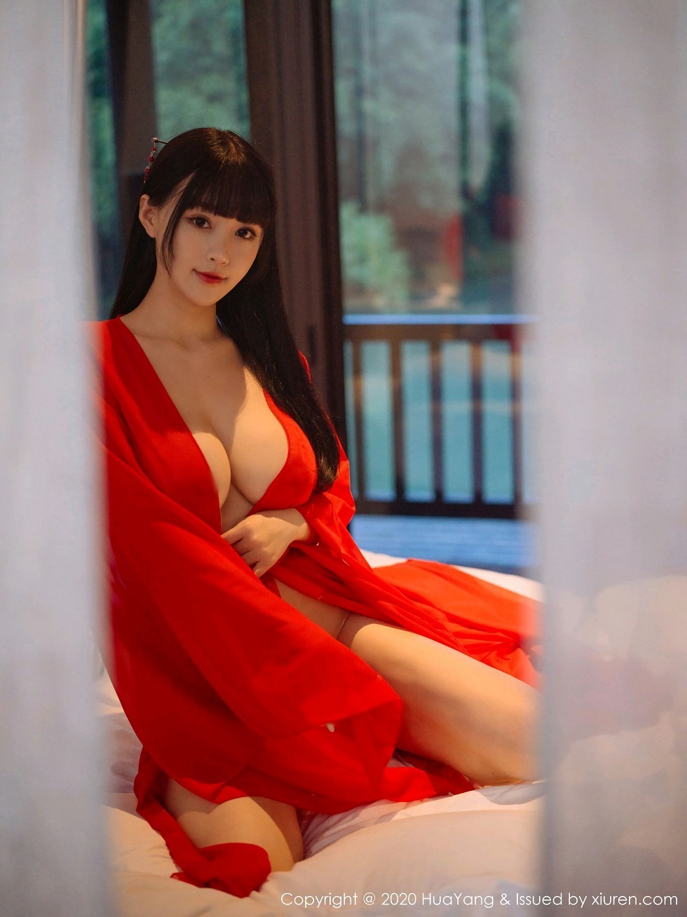 [HuaYang花漾]Vol.310_女神朱可儿Flower杭州旅拍鲜红古典长裙包裹火辣胴体诱惑写真70P