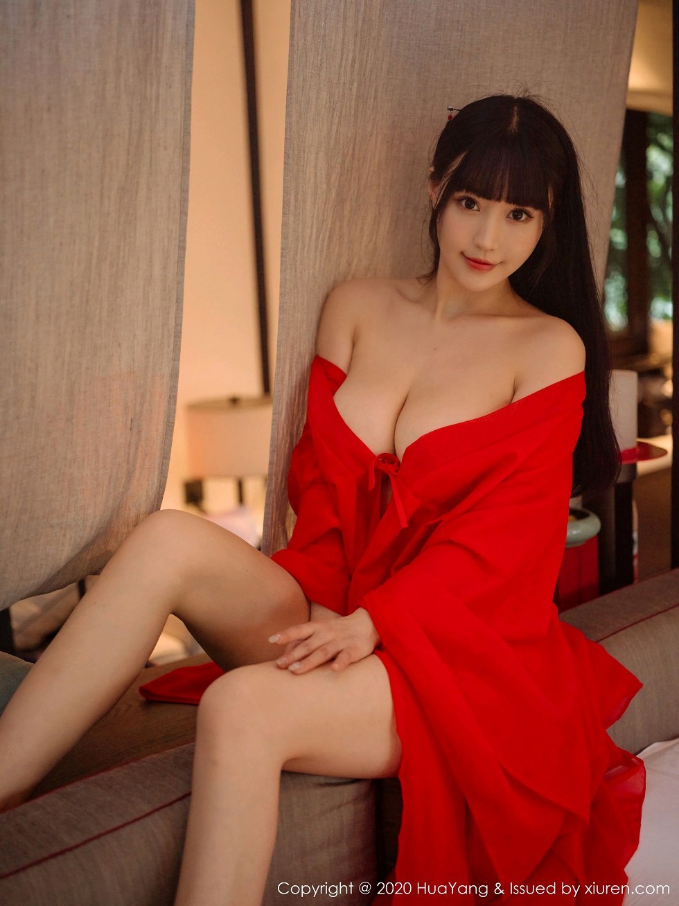[HuaYang花漾]Vol.310_女神朱可儿Flower杭州旅拍鲜红古典长裙包裹火辣胴体诱惑写真70P