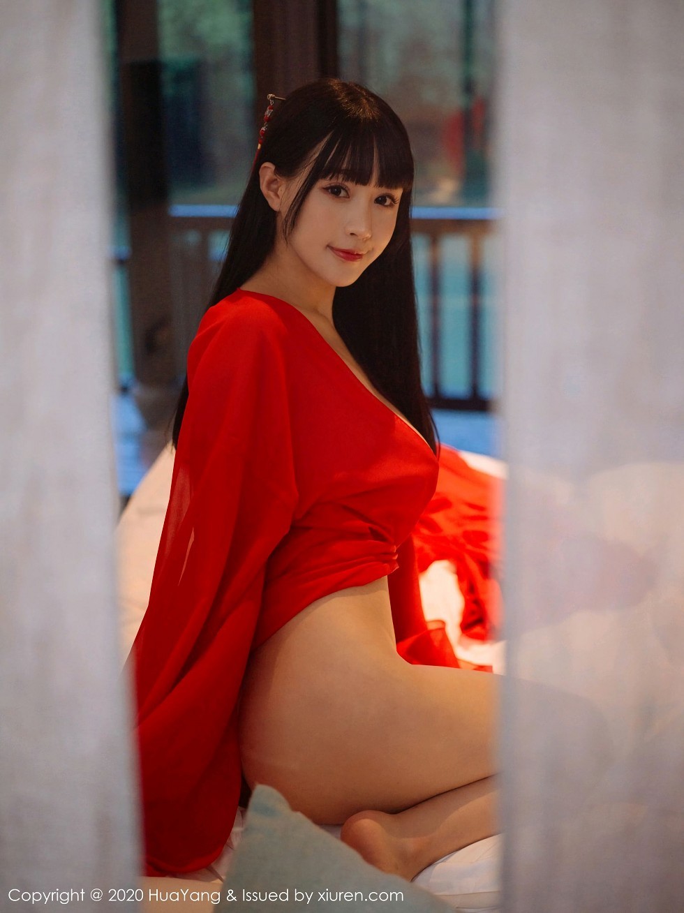 [HuaYang花漾]Vol.310_女神朱可儿Flower杭州旅拍鲜红古典长裙包裹火辣胴体诱惑写真70P