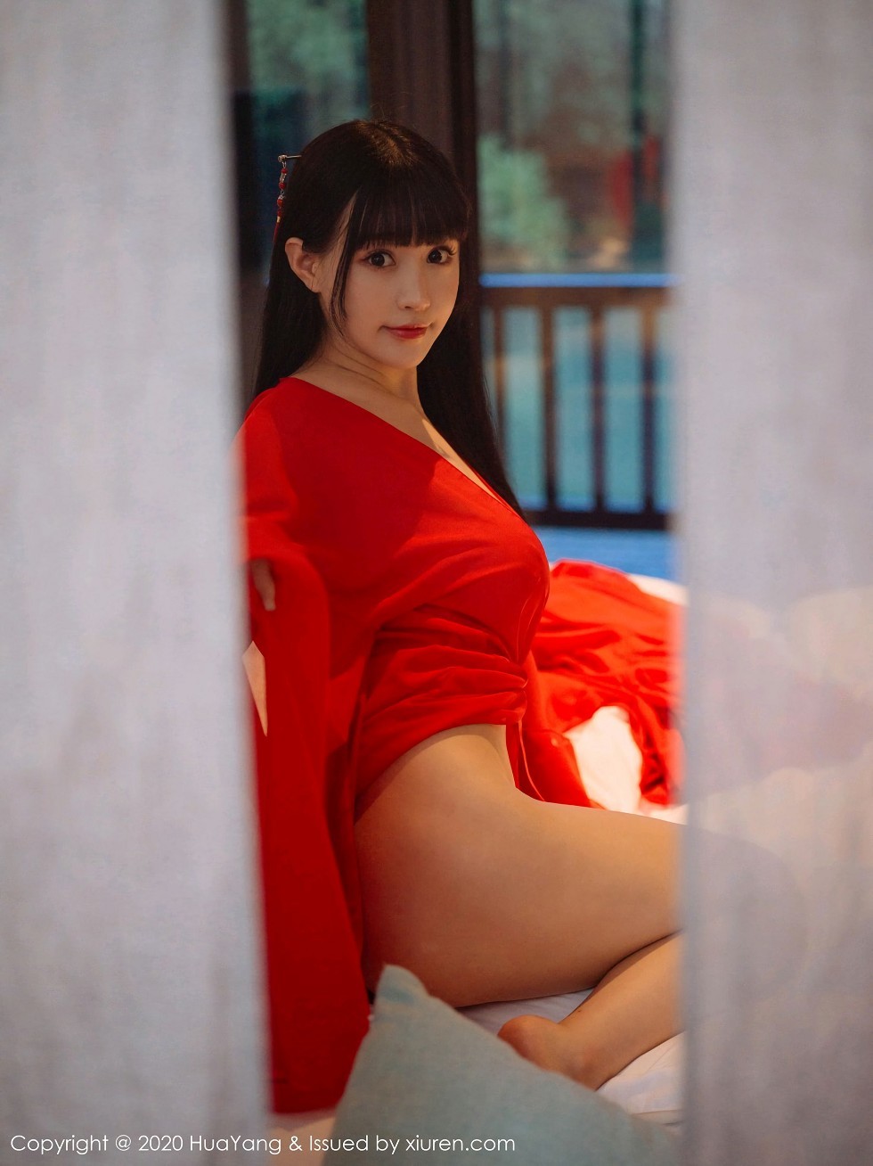 [HuaYang花漾]Vol.310_女神朱可儿Flower杭州旅拍鲜红古典长裙包裹火辣胴体诱惑写真70P
