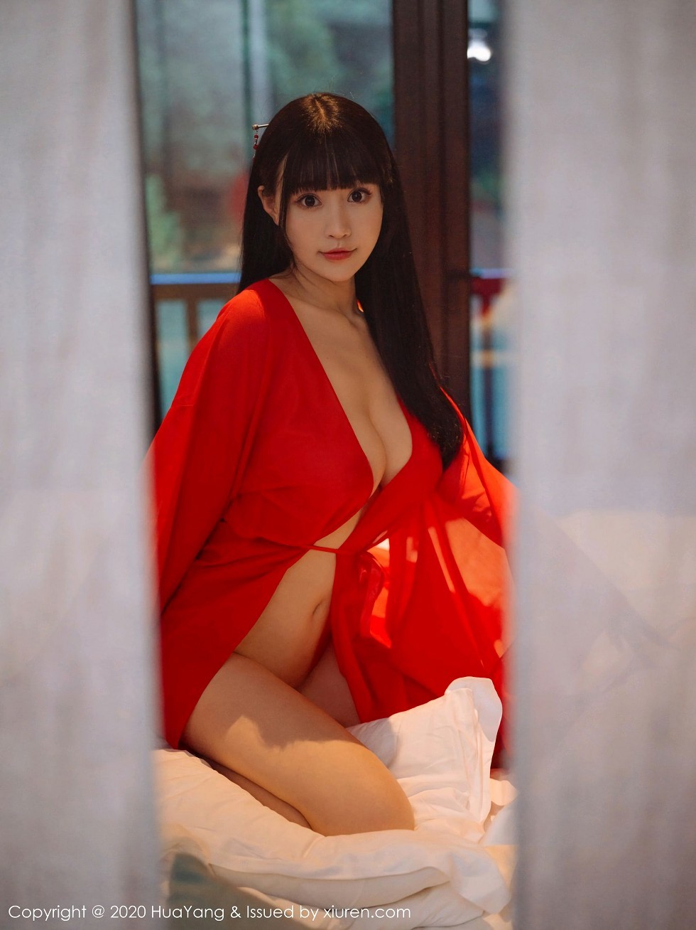 [HuaYang花漾]Vol.310_女神朱可儿Flower杭州旅拍鲜红古典长裙包裹火辣胴体诱惑写真70P