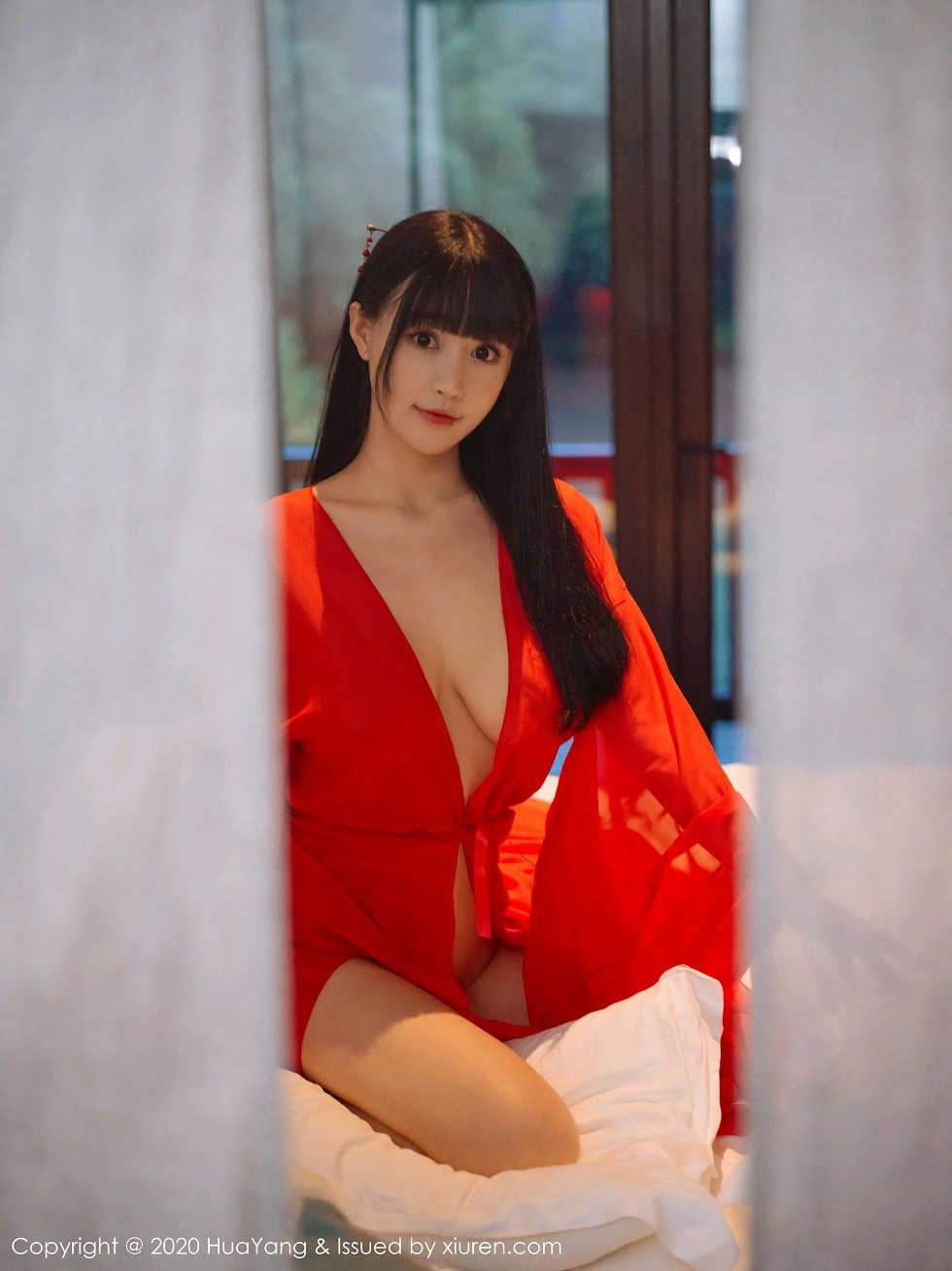 [HuaYang花漾]Vol.310_女神朱可儿Flower杭州旅拍鲜红古典长裙包裹火辣胴体诱惑写真70P