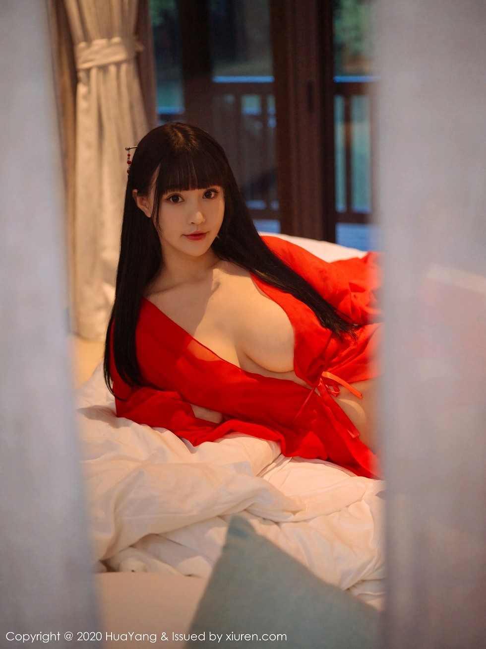 [HuaYang花漾]Vol.310_女神朱可儿Flower杭州旅拍鲜红古典长裙包裹火辣胴体诱惑写真70P