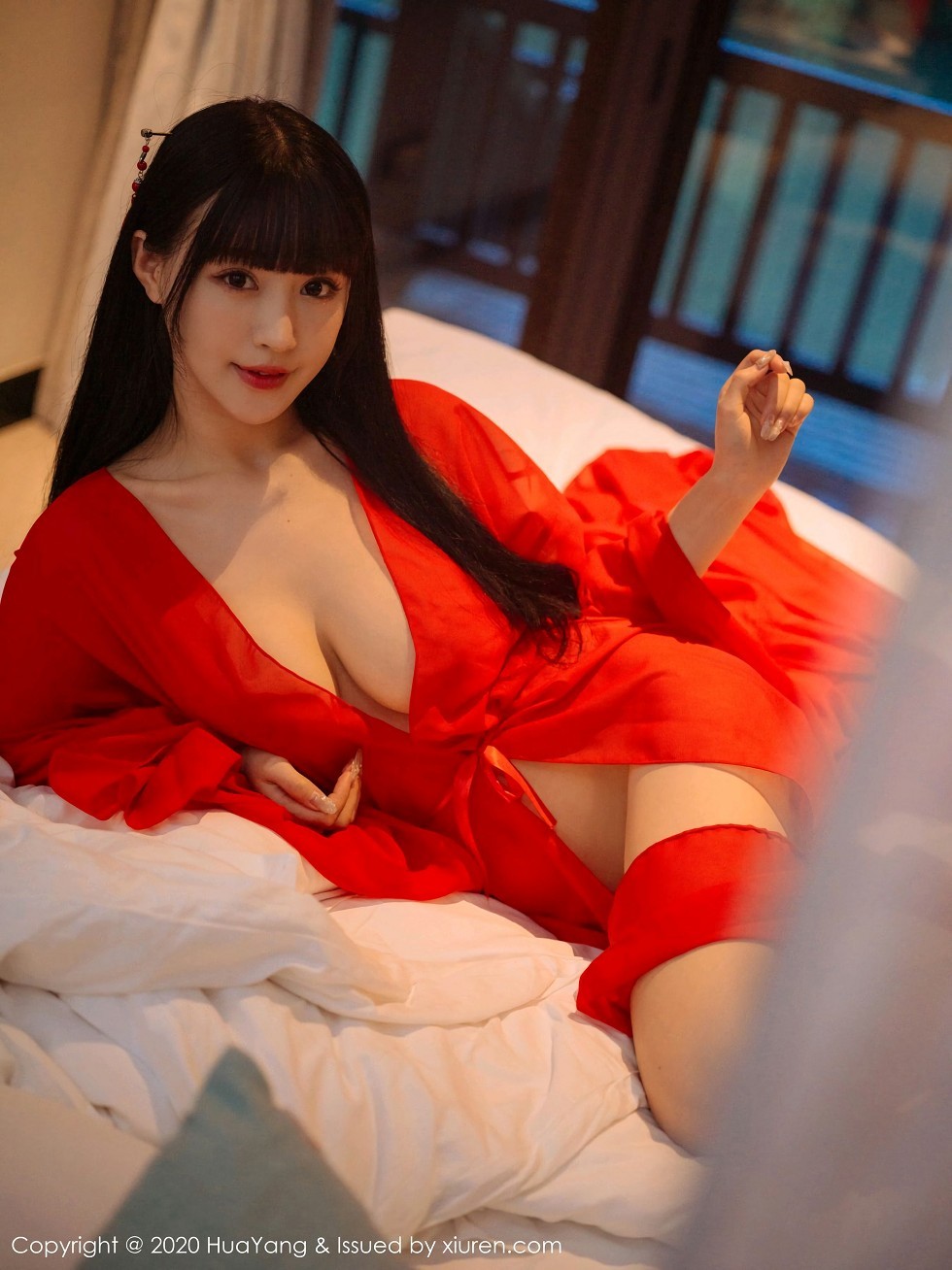 [HuaYang花漾]Vol.310_女神朱可儿Flower杭州旅拍鲜红古典长裙包裹火辣胴体诱惑写真70P