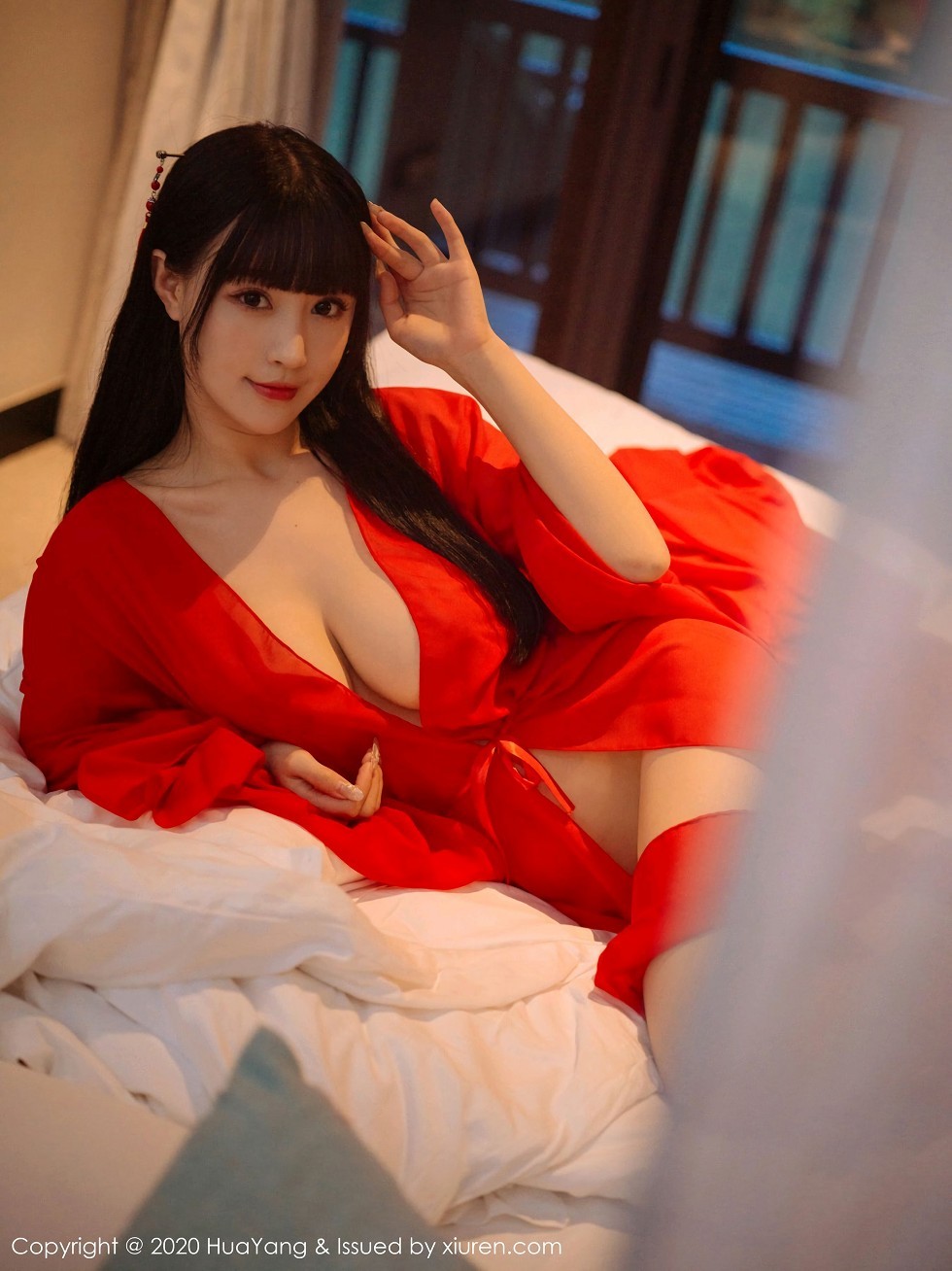 [HuaYang花漾]Vol.310_女神朱可儿Flower杭州旅拍鲜红古典长裙包裹火辣胴体诱惑写真70P