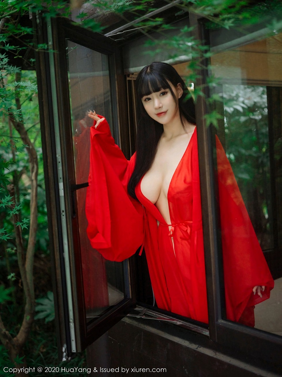 [HuaYang花漾]Vol.310_女神朱可儿Flower杭州旅拍鲜红古典长裙包裹火辣胴体诱惑写真70P