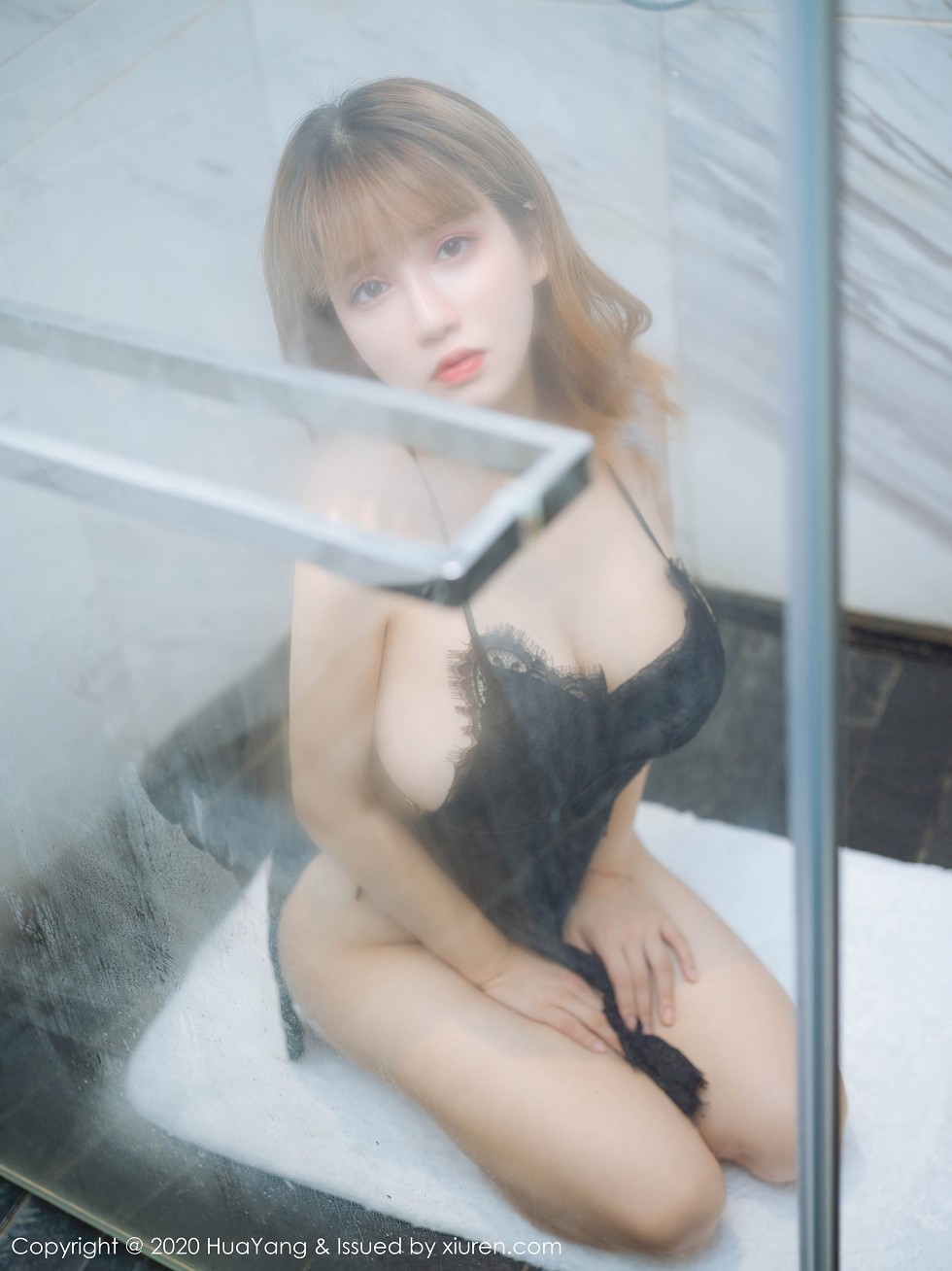 [HuaYang花漾]Vol.311_嫩模周大萌浴室性感黑色蕾丝睡衣湿身秀惹火身材诱惑写真40P