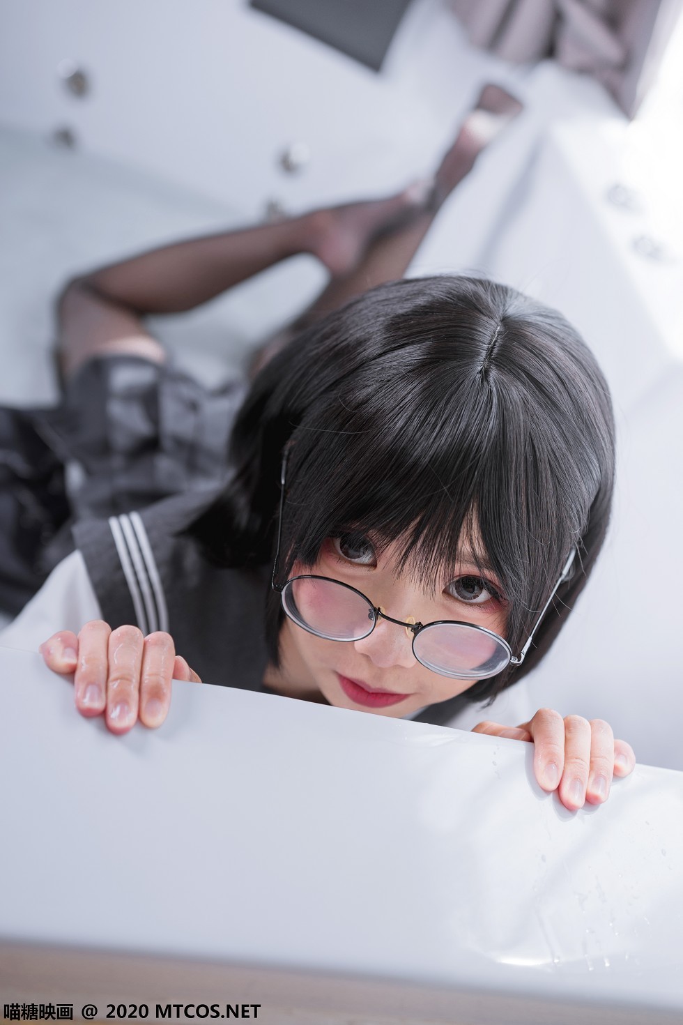 [喵糖映画]JKL.017_JK制服美女私房灰色百褶裙配黑丝裤袜半撩露翘臀诱惑写真21P