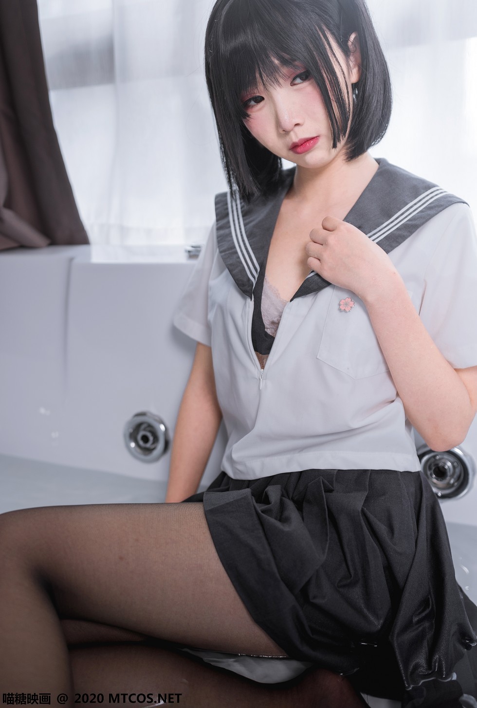 [喵糖映画]JKL.017_JK制服美女私房灰色百褶裙配黑丝裤袜半撩露翘臀诱惑写真21P