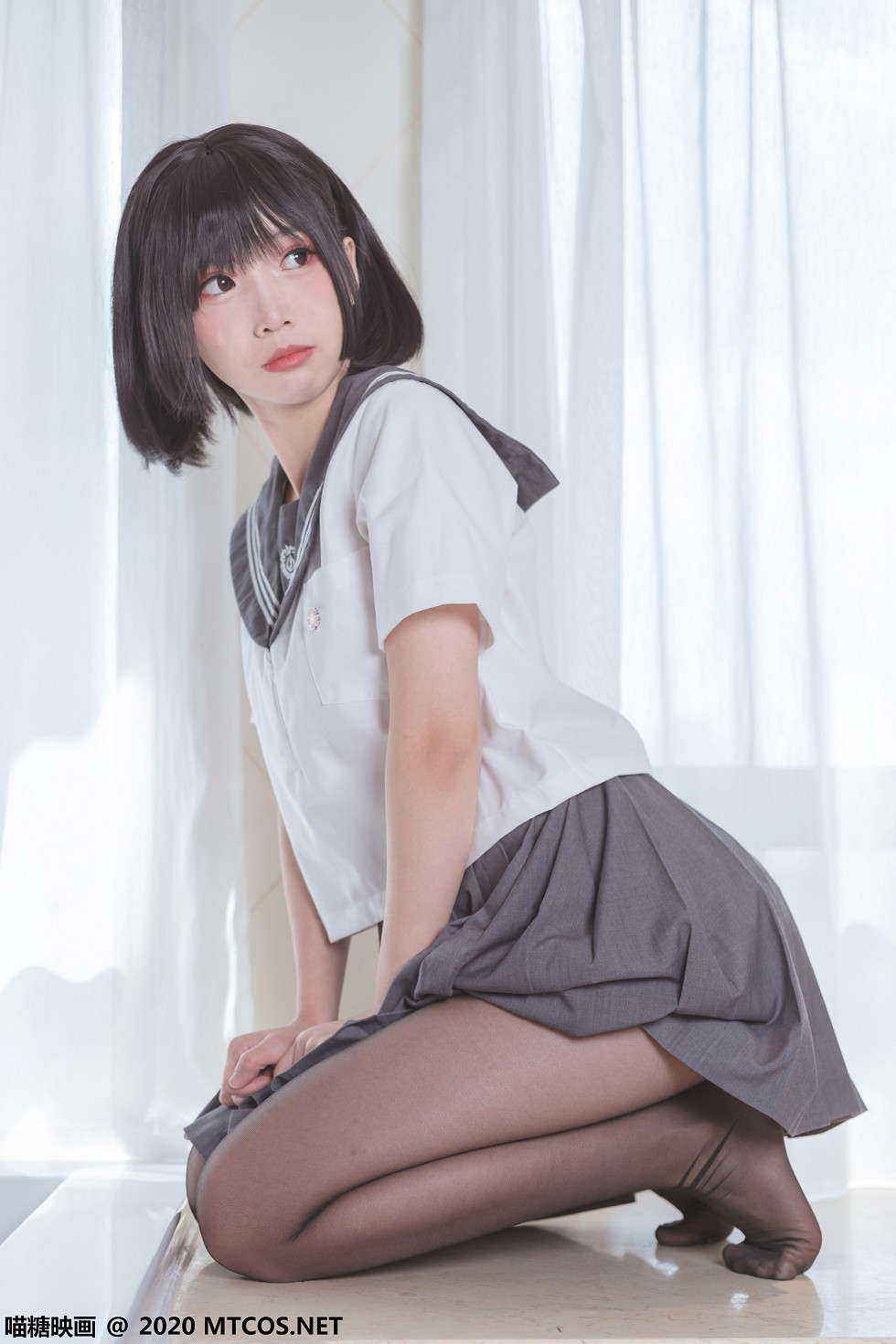 [喵糖映画]JKL.017_JK制服美女私房灰色百褶裙配黑丝裤袜半撩露翘臀诱惑写真21P