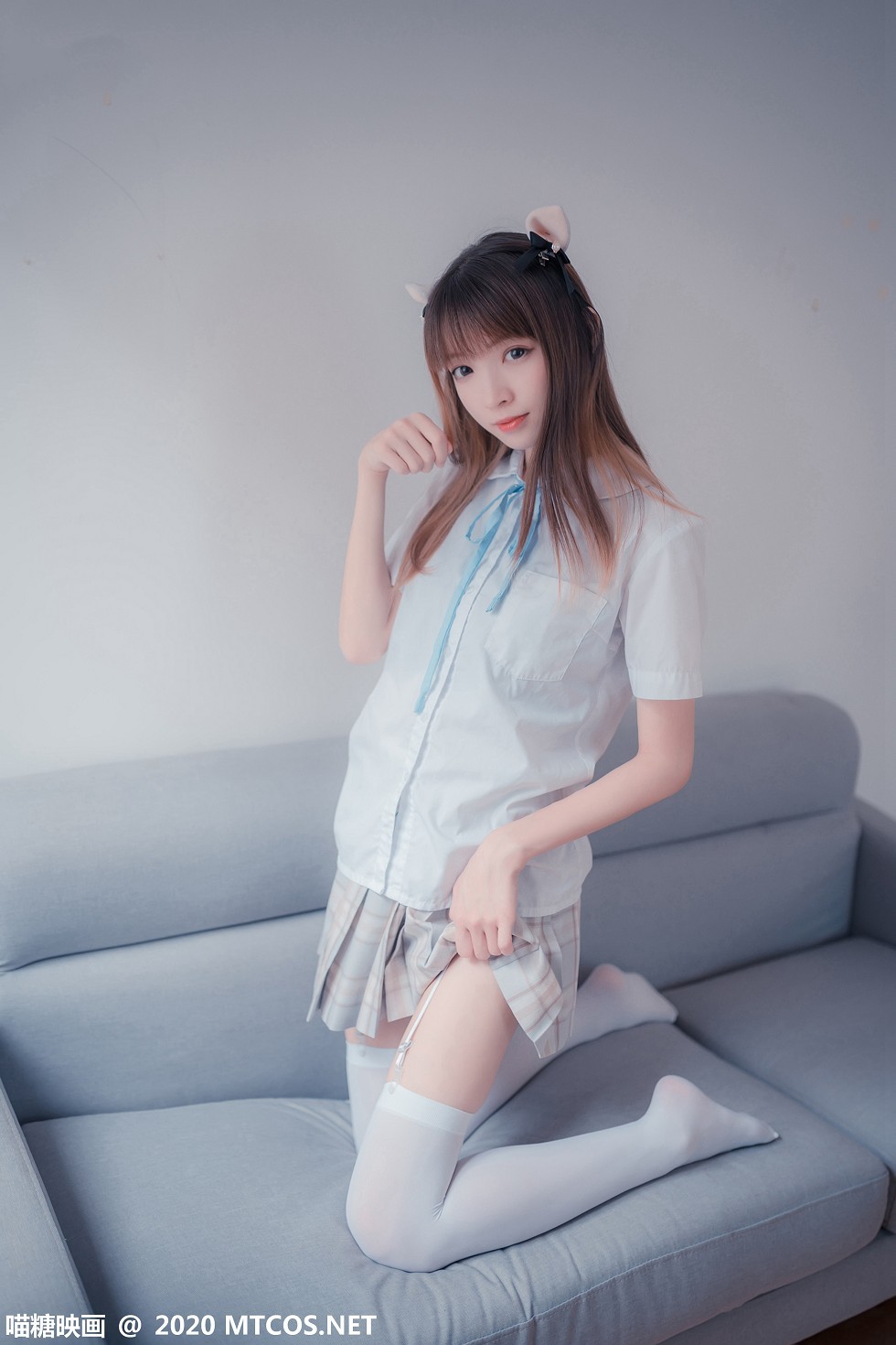 [喵糖映画]JKL.019_猫耳JK制服美女私房沙发上性感格子裙配吊带白丝袜诱惑写真45P