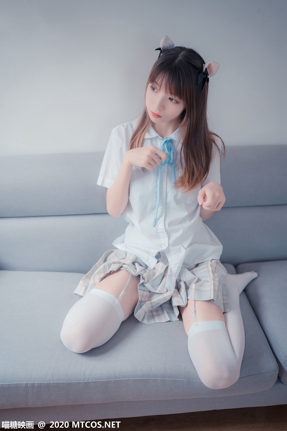 [喵糖映画]JKL.019_猫耳JK制服美女私房沙发上性感格子裙配吊带白丝袜诱惑写真45P