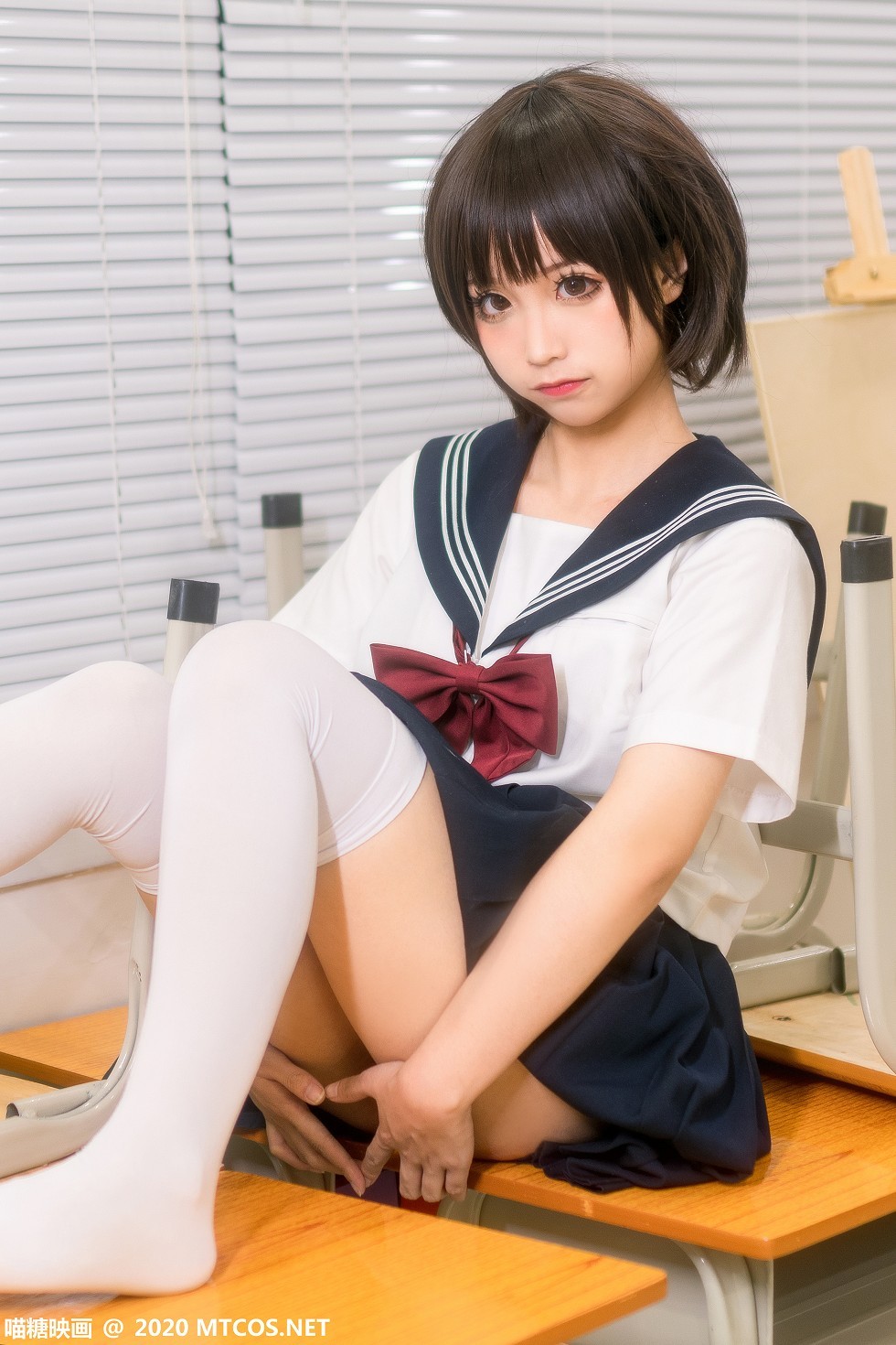 [喵糖映画]JKL.020_JK制服美女教室里性感黑色短裙配白丝袜秀美腿迷人写真25P