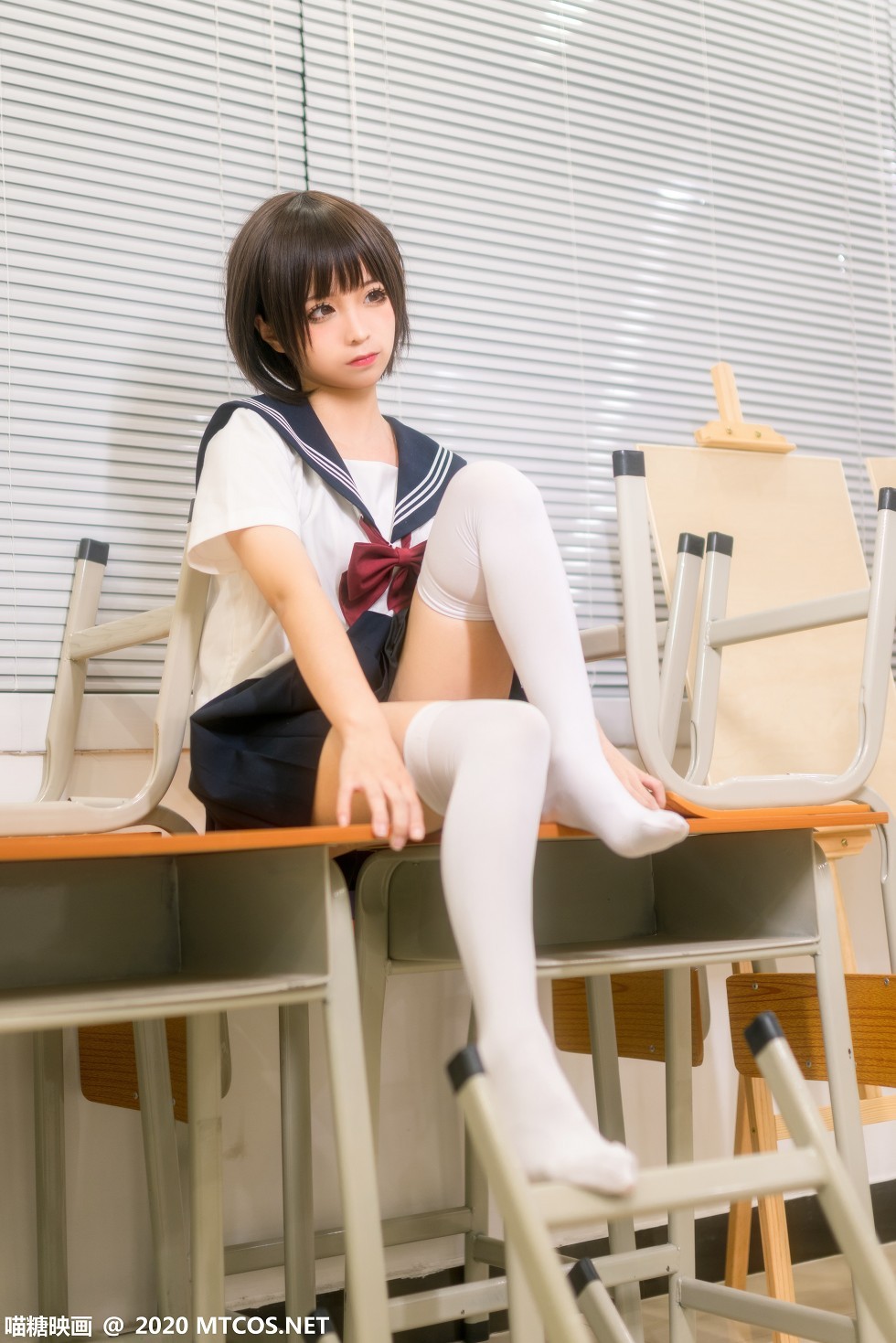 [喵糖映画]JKL.020_JK制服美女教室里性感黑色短裙配白丝袜秀美腿迷人写真25P