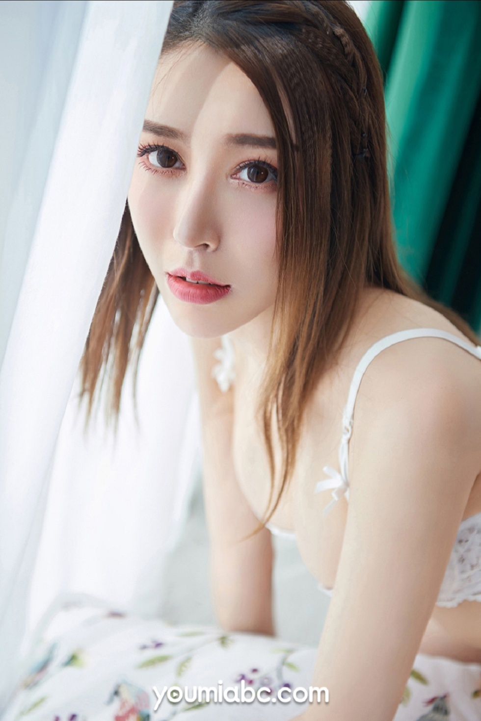 [YouMi尤蜜]Vol.407_嫩模然熙私房性感白色蕾丝内衣秀完美身材白嫩肌肤诱惑写真60P