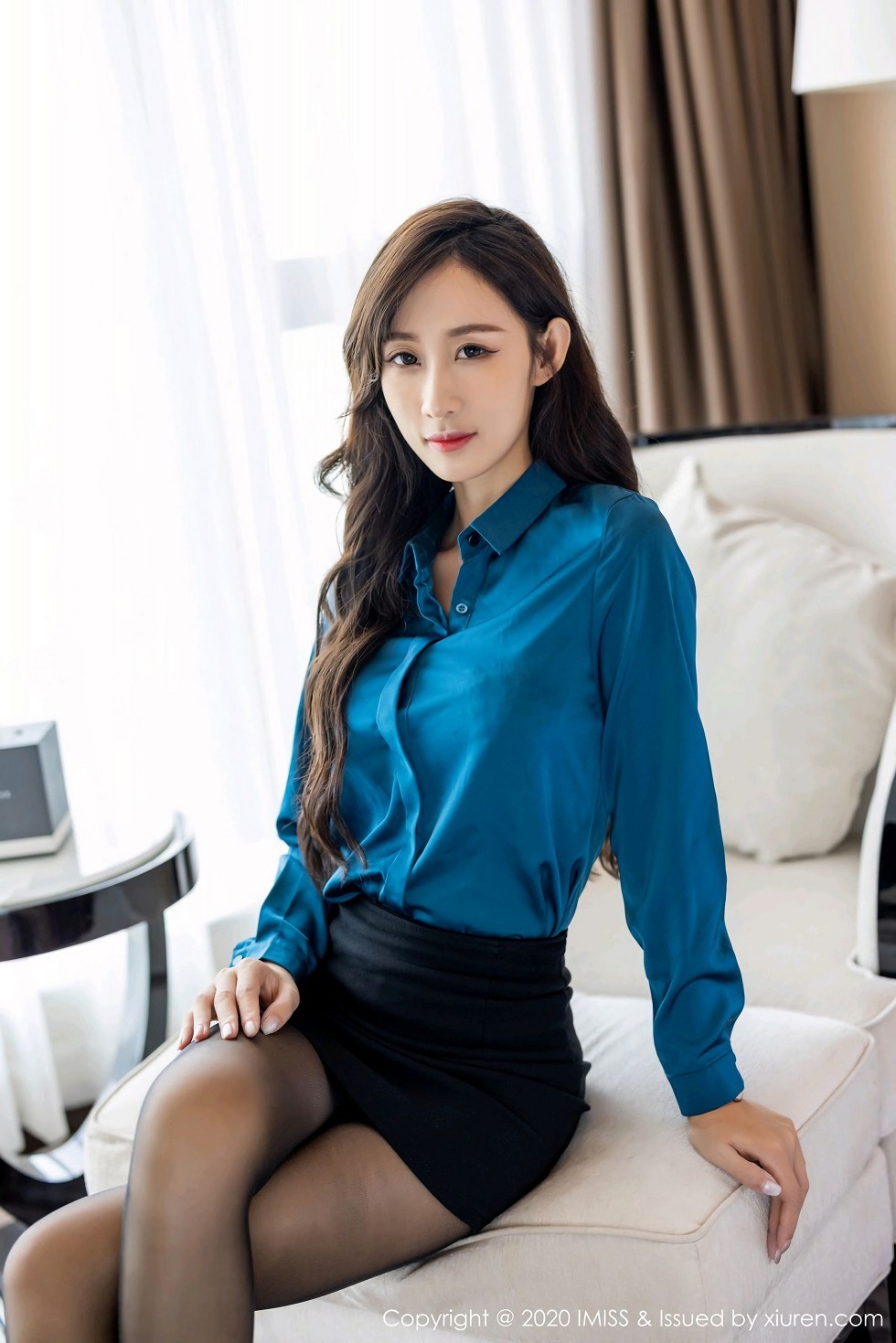 [IMISS爱蜜社]Vol.520_嫩模萌白酱职场秘书OL制服主题沙发上半脱露内衣性感写真50P