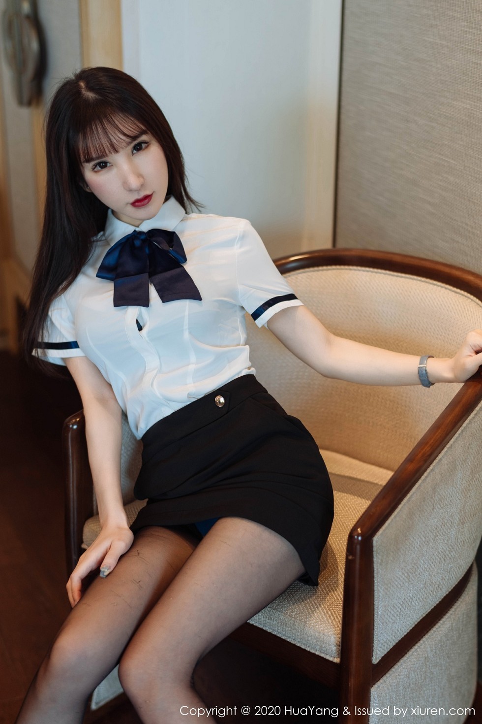 [HuaYang花漾]Vol.312_女神周于希Sandy西双版纳旅拍黑短裙配开档黑丝裤袜诱惑写真63P