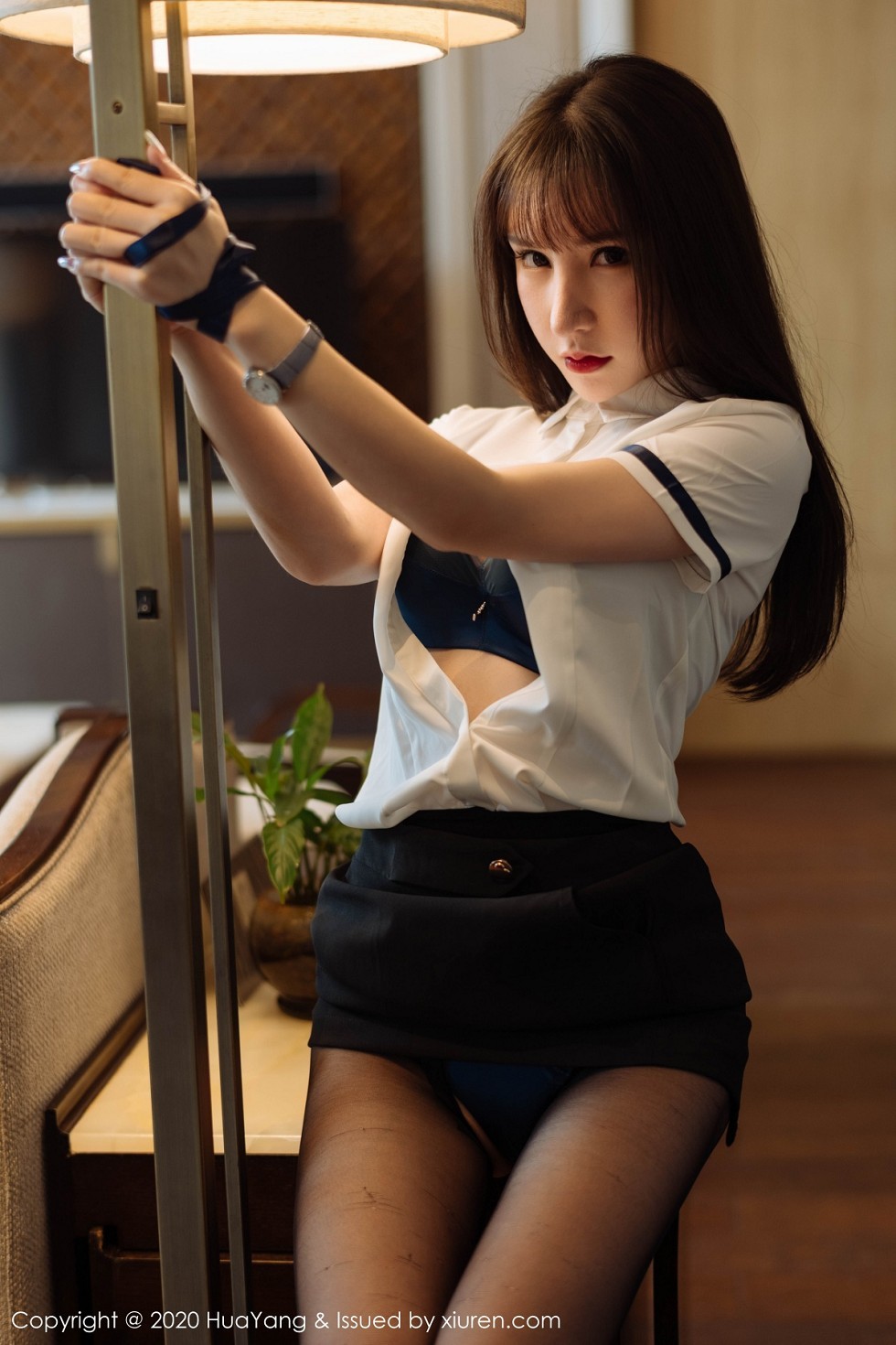 [HuaYang花漾]Vol.312_女神周于希Sandy西双版纳旅拍黑短裙配开档黑丝裤袜诱惑写真63P