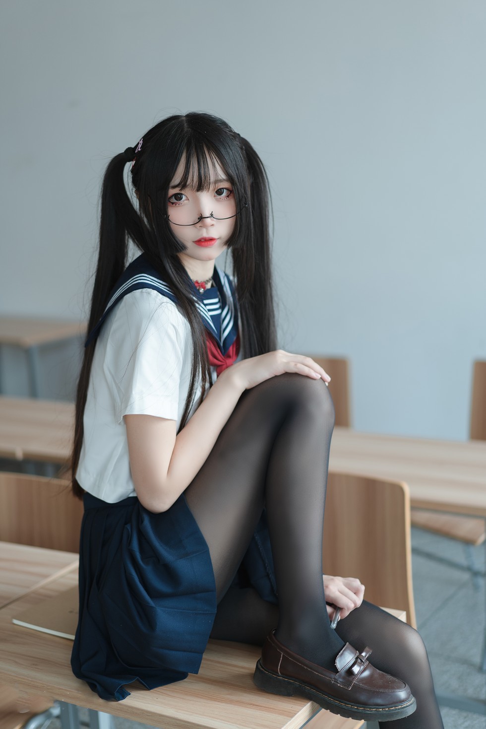 [喵糖映画]JKL.022_JK制服美女教室里性感短裙配黑丝裤袜秀美腿撩人诱惑写真39P