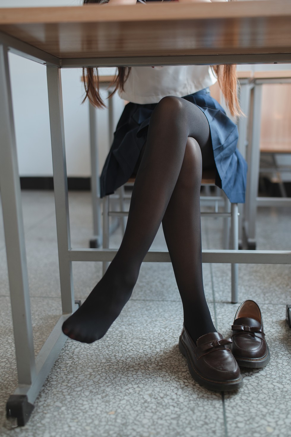 [喵糖映画]JKL.022_JK制服美女教室里性感短裙配黑丝裤袜秀美腿撩人诱惑写真39P