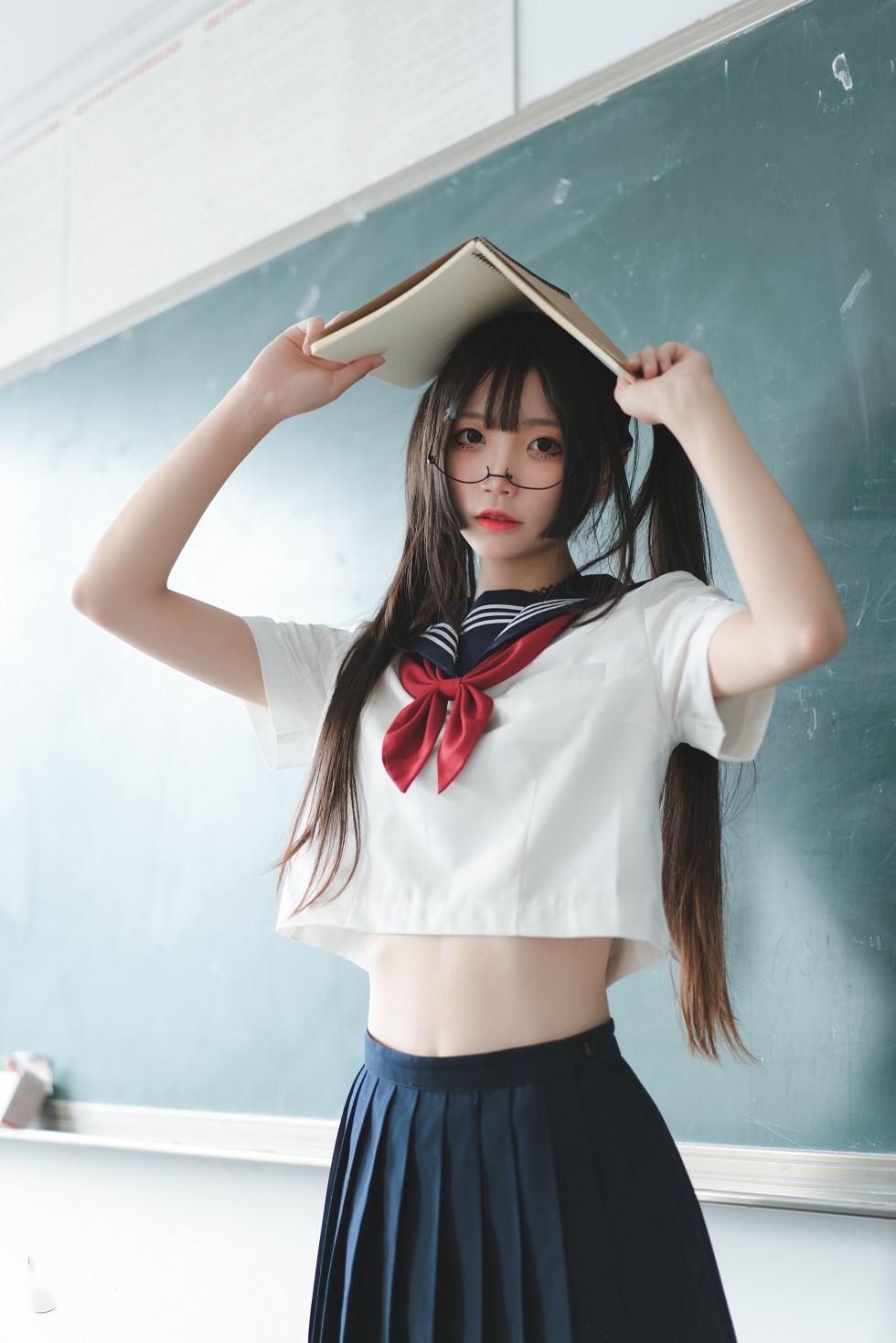 [喵糖映画]JKL.022_JK制服美女教室里性感短裙配黑丝裤袜秀美腿撩人诱惑写真39P