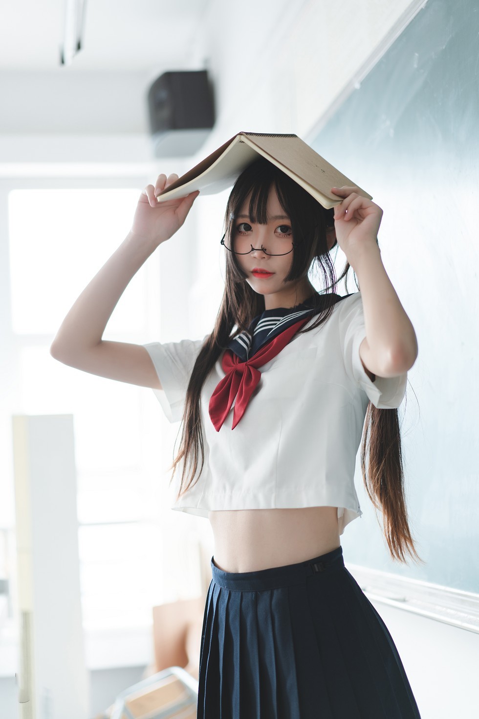 [喵糖映画]JKL.022_JK制服美女教室里性感短裙配黑丝裤袜秀美腿撩人诱惑写真39P