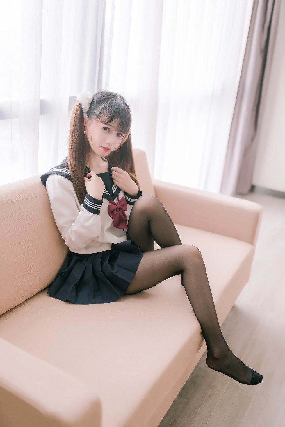 [喵糖映画]JKL.023_双马尾JK制服美女私房沙发上超薄黑丝裤袜秀美腿靓丽迷人写真40P