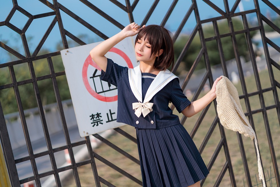 [喵糖映画]JKL.024_清纯学妹户外深蓝色JK制服短裙配黑色短袜秀美腿迷人写真40P
