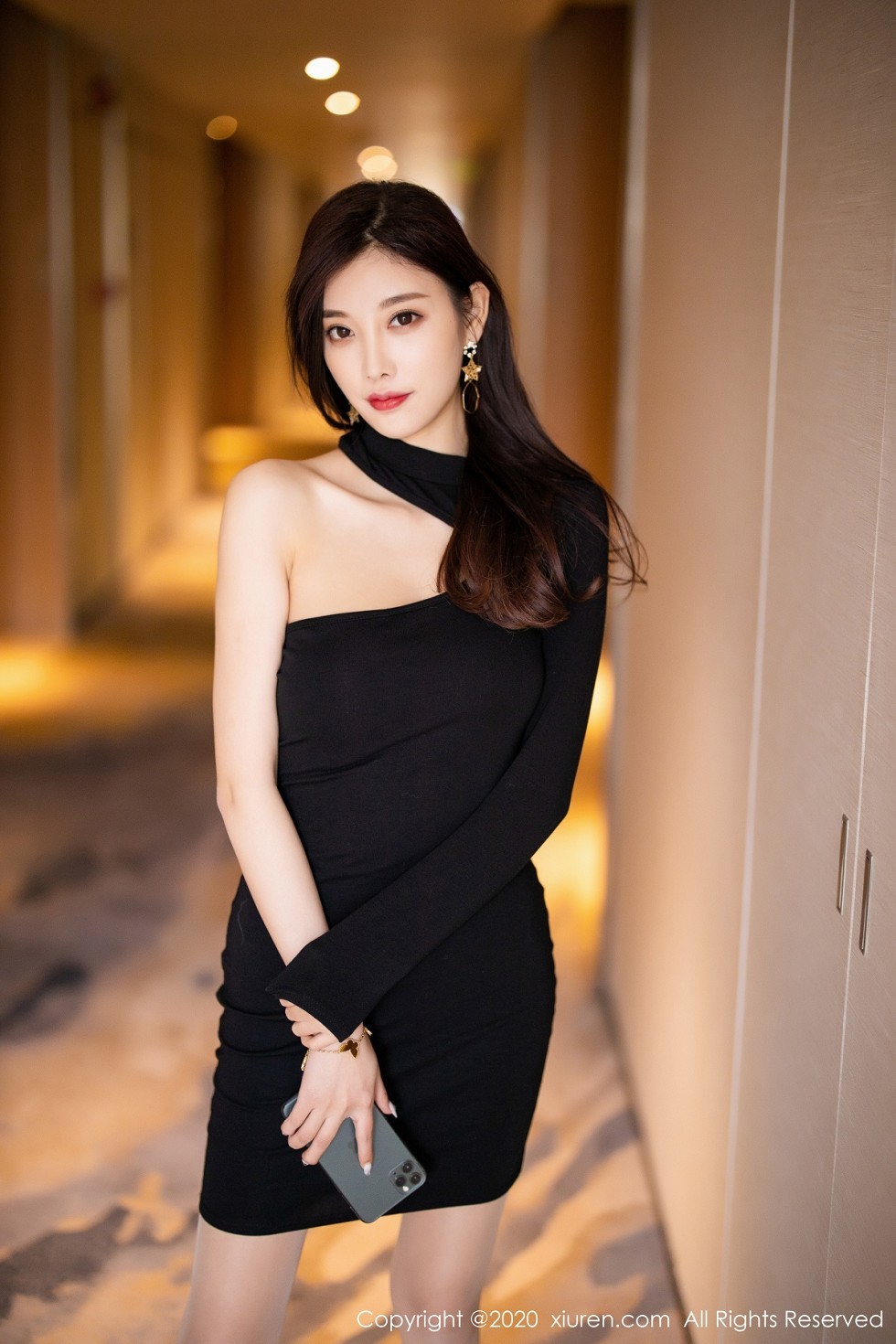 XiuRen第2733期_女神杨晨晨sugar私房床上超薄肉丝裤袜透视秀蕾丝内裤诱惑写真66P