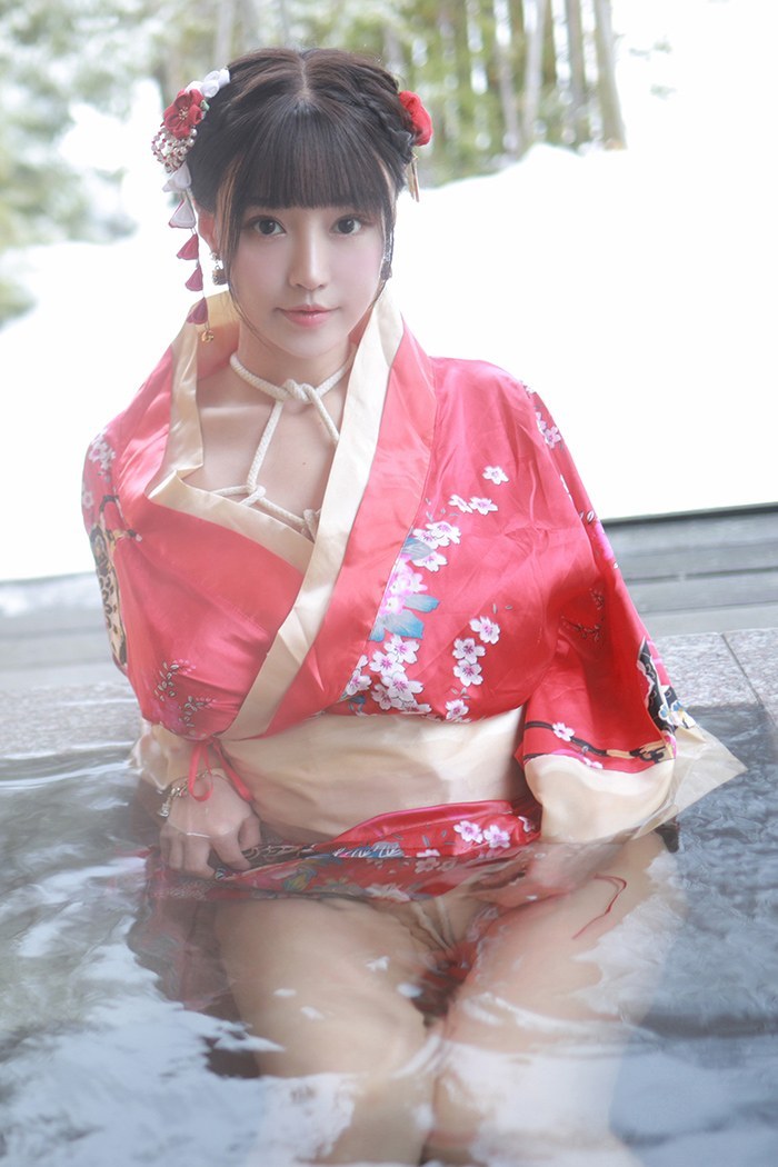 饥渴娇娘朱可儿露天浴池裸身入镜(图16)