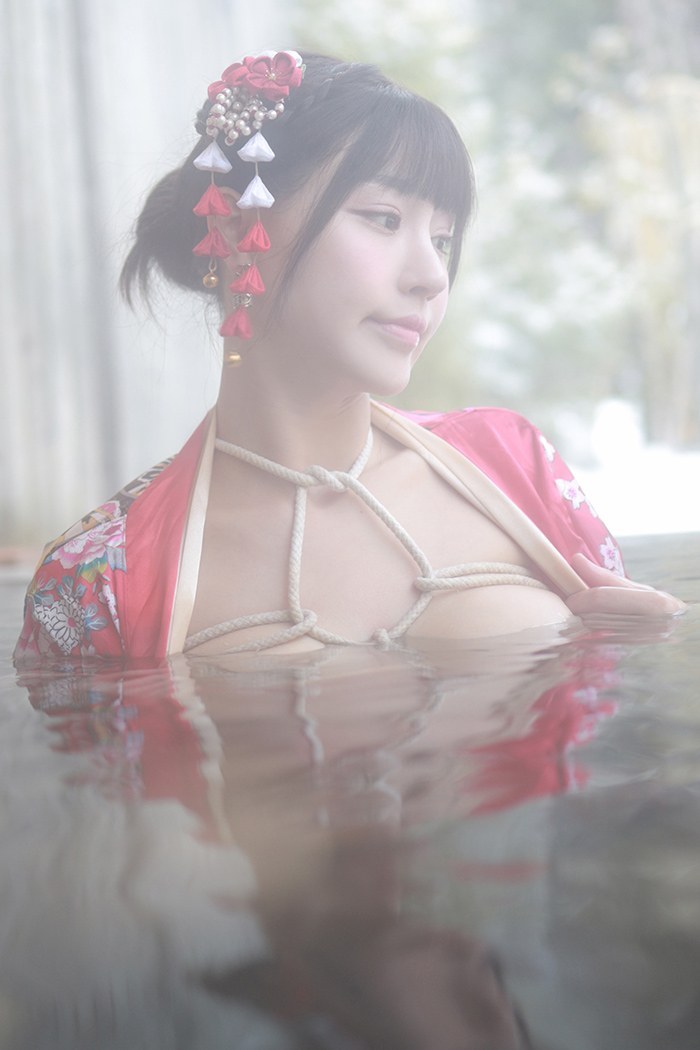 饥渴娇娘朱可儿露天浴池裸身入镜(图25)