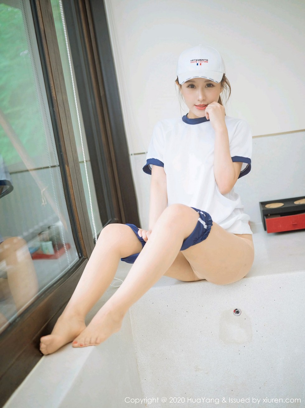 [HuaYang花漾]Vol.313_嫩模徐安安杭州旅拍棒球女郎主题透明内裤秀翘臀诱惑写真60P
