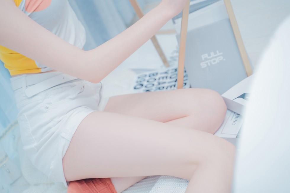 [喵糖映画]Vol.283_纯情美少女私房卡通内衣配牛仔短裤秀白嫩肌肤靓丽迷人写真44P