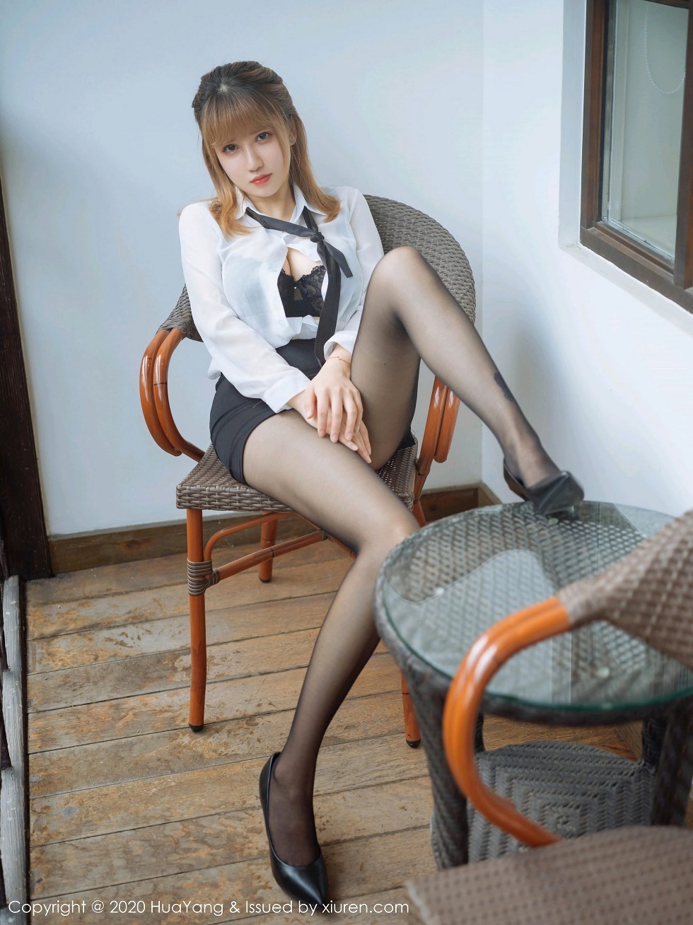 [HuaYang花漾]Vol.316_嫩模周大萌杭州旅拍职场秘书0L主题超薄黑丝裤袜迷人诱惑写真40P